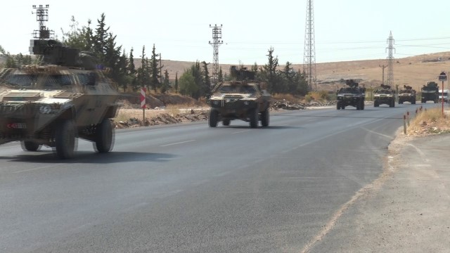 150 araçlık askeri konvoy yola çıktı