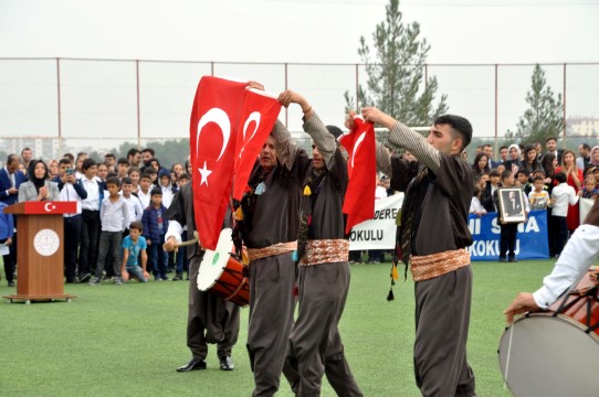 Tel Abyad'ın karşısındaki Akçakale'de Cumhuriyet Bayramı coşkuyla kutlandı