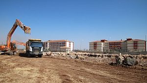 Viranşehir'de okul kampüs yolu asfaltlandı