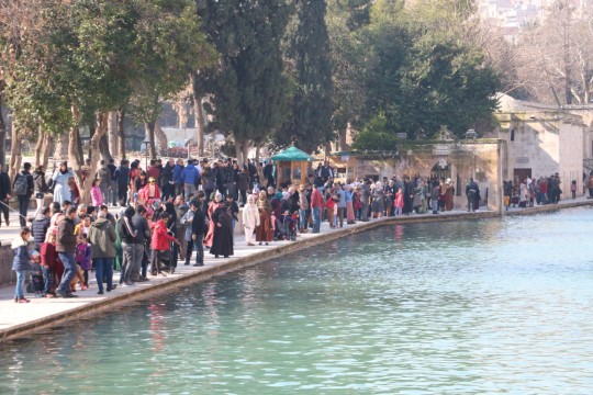 Şanlıurfalılar güneşli günün keyfini çıkardı
