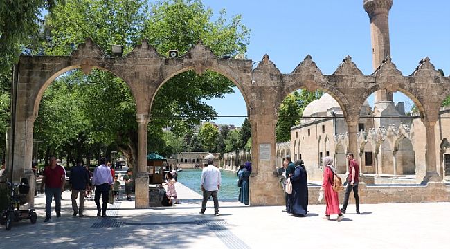 Balıklıgöl maskeli ve sosyal mesafeli ziyarete açıldı