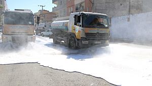 Haliliye’de dezenfekte ve köpüklü yıkama dönüşümlü olarak devam ediyor (Video)