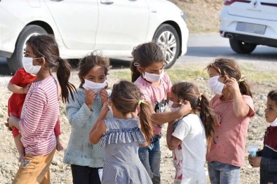 Ankara Büyükşehir Belediyesinden Şanlıurfa'lı mevsimlik işçilere hijyen desteği