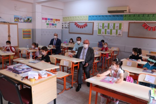 Mirkelam öğrencilerin okul heyecanına ortak oldu