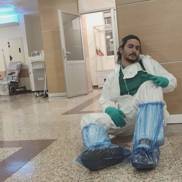 Yorgunluk fotoğrafı sosyal medyaya düşen tekniker konuştu (Videolu Haber)