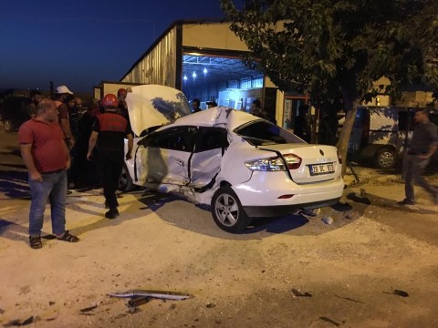 Şanlıurfa’da otomobil kaldırıma çıktı:1 yaralı