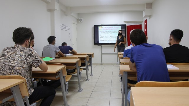 Haliliye'de öğrencilere üniversiteye hazırlık kursu