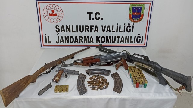 Arpa yığınları arasında uzun namlulu silah ele geçirildi ( Video Haber )