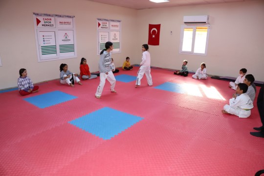 Karaköprü’de çocuklar tekvando öğreniyor ( Video Haber )