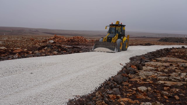 Haliliye belediyesinden 2 kırsal mahallede yol çalışması
