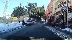 Şanlıurfa’da buzlanan yolda kaza anı kamerada ( Video Haber )
