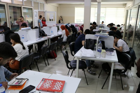 Öğrenciler, sınavlara büyükşehir gençlik merkezinde hazırlanıyor 