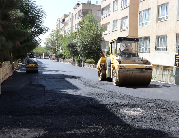 Canpolat’ın yatırımlarıyla asfalt atağı merkez mahallelerde devam ediyor (video haber)