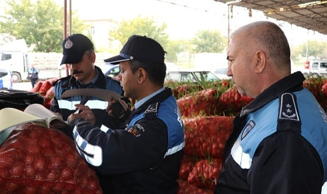 22 ton çürümüş soğanı zabıta ekipleri imha etti