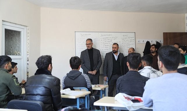 Mehmet Kuş sınav hazırlık merkezini ziyaret etti (video)