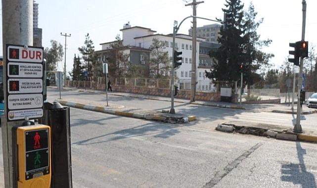 Şanlıurfa'da okul önlerine butonlu yaya geçidi sistemi (video)