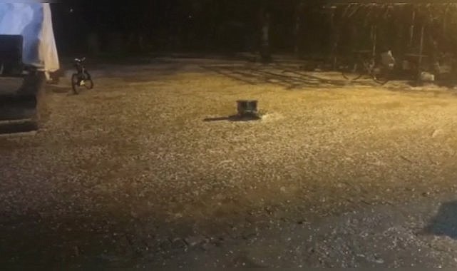 Şanlıurfa'da dolu ve sağanak yağış etkili oldu, yollar dereye döndü