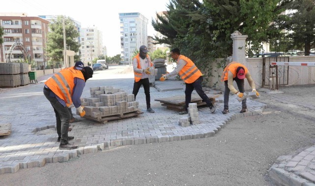 Karaköprü’de üstyapı çalışmalarıyla yollar yenileniyor (video)