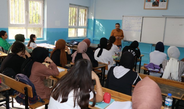 Haliliye belediyesi, dershane hizmetiyle gençlerin yanında oluyor (video)