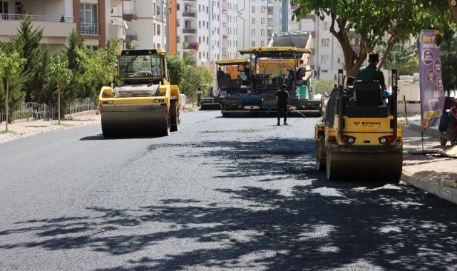 Karaköprü Akpiyar mahallesi sıcak asfaltla buluşturuluyor (video)
