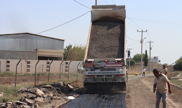Büyükşehir, Eyyübiye’ye grup yolları kazandırıyor (video)