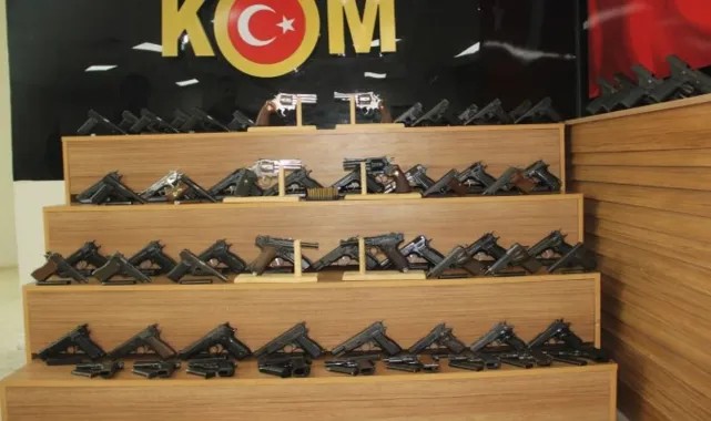 Şanlıurfa’da Yol Kontrolünde Cephanelik Ele Geçirildi