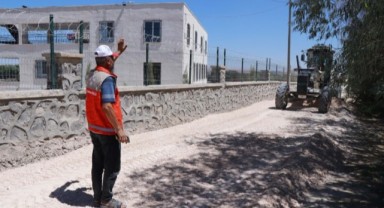 Şanlıurfa Haliliye Belediyesi Kırsal Yollarda Üstyapı Hizmetlerini Sürdürüyor!