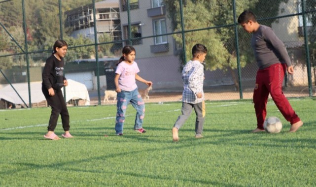 Karaköprü Güllübağ’a Çocuklar İçin Modern Semt Sahası Açıldı!