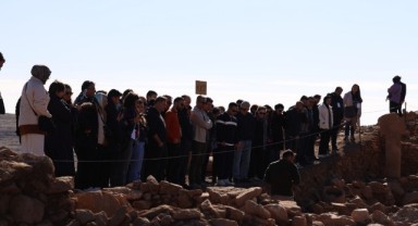 Şanlıurfa Karahantepe Ziyaretçi Akınına Uğruyor!