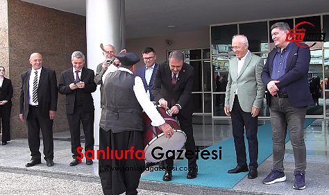 Şanlıurfa’da Renkli Anlar! Vali Şıldak’tan Davulcuya Bahşiş