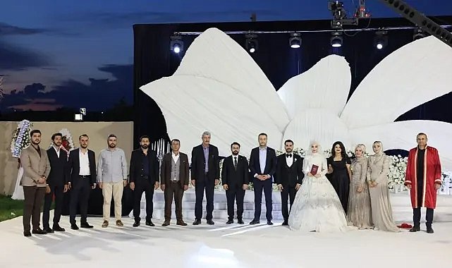 Genç Çiftin Düğününde Mutluluk Ve Coşku Bir Aradaydı