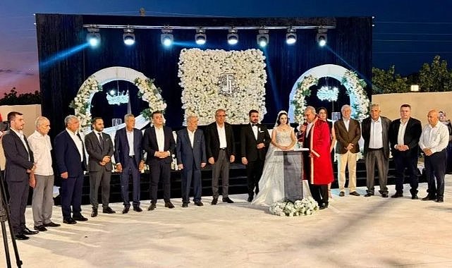 Akagündüz Ve Melik Ailelerinden Görkemli Düğün!