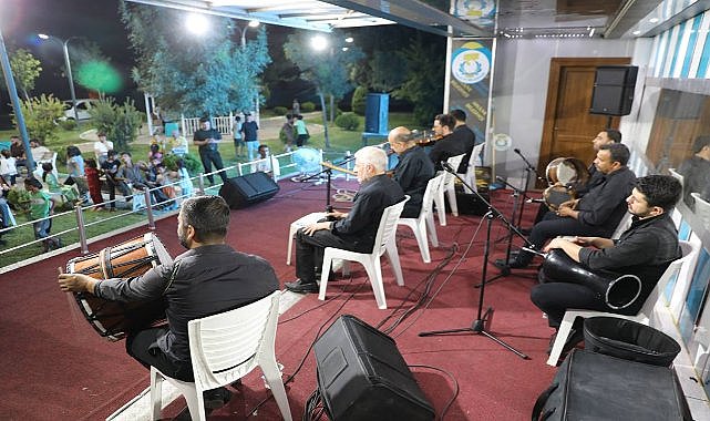 Kimse Yerinde Duramadı! Haliliye'deki Konserde Coşku Zirveye Çıktı