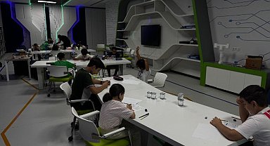Şanlıurfa'da Geleceğin Bilim İnsanları Yetişiyor! Yaz Akademisi'nde İlk Dönem Tamamlandı
