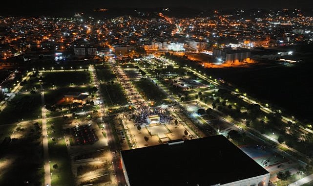 Şanlıurfa'nın Yerel Sanatçıları Millet Bahçesi'nde Alkışlandı