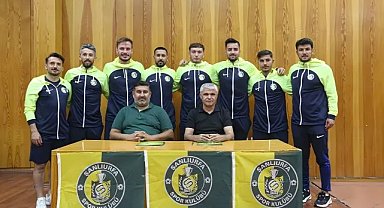 Şanlıurfaspor'dan 8 Futbolcuya Toplu İmza Töreni