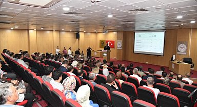 Vali Şıldak, Şanlıurfa’daki Sağlık Yöneticileriyle Toplantı Gerçekleştirdi