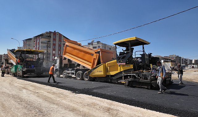 Şanlıurfa’da 700 Metrelik Yola Sıcak Asfalt