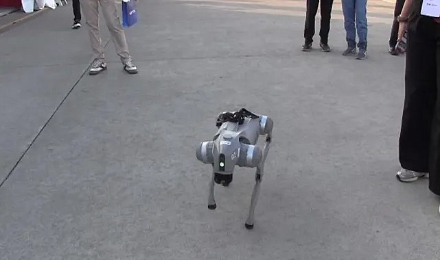 Şanlıurfa’da Çocuklar TEKNOFEST’te Yapay Zekâlı Robot Köpekle Buluştu