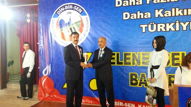 Din-Bir-Sen Maraş Şubesinden Fakıbaba'ya ödüll