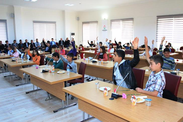 23 Nisan\'da Karaköprü\'yü Çocuklar Yönetti