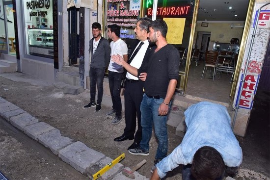 Ceylanpınar'da kaldırım çalışmaları devam ediyor