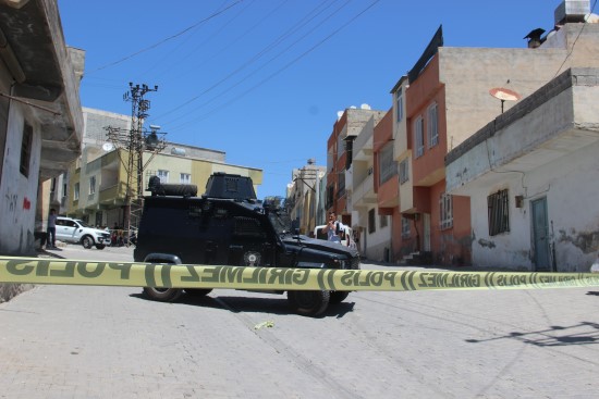 Şanlıurfa’da silahlı kavga, baba ile 3 oğlu vuruldu