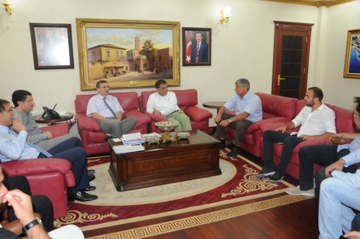 Vali Güvenç,Urfaspor yönetimi ve Sercan Yıldırım'ı kabul etti