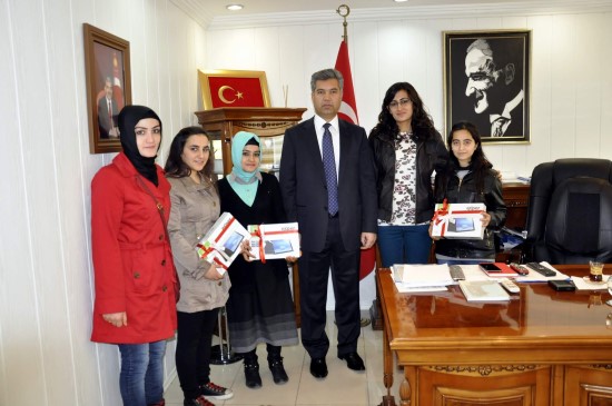 Kaymakamdan Başarılı Kursiyerlere Tablet