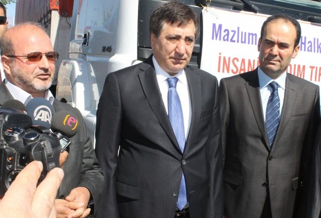 Şanlıurfa'dan Suriye'ye 2 TIR yardım