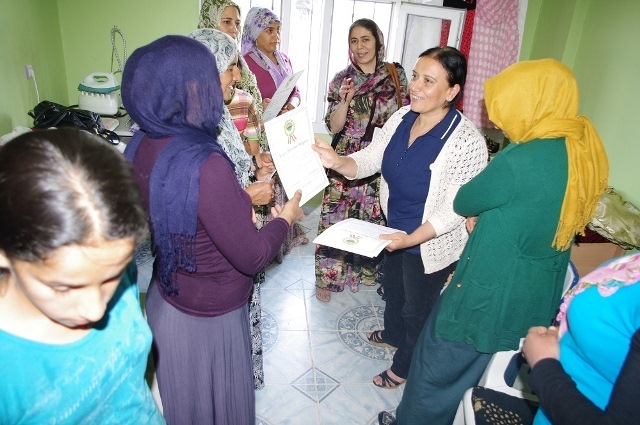 Viranşehir'de Dikiş-Nakış Kursu Kursiyerlerine Sertifika