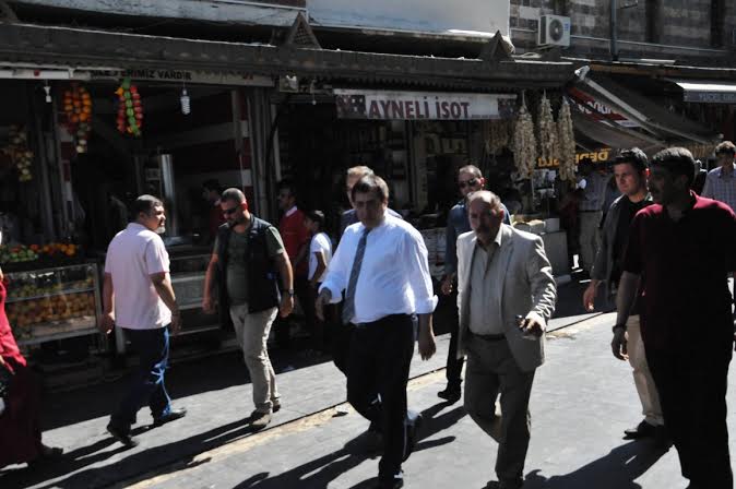 Vali Küçük Çarşı Esnafını Ziyaret Etti.