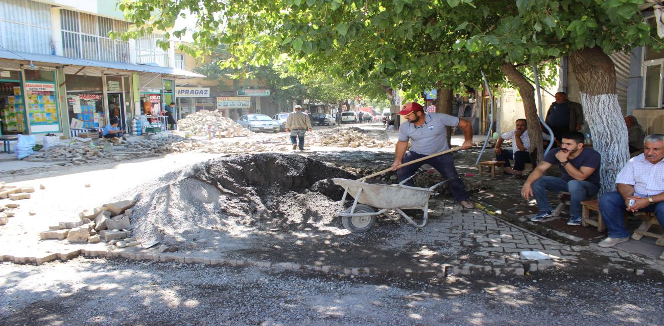 Siverek Kale Mahallesine Kilit Taşı döşeniyor