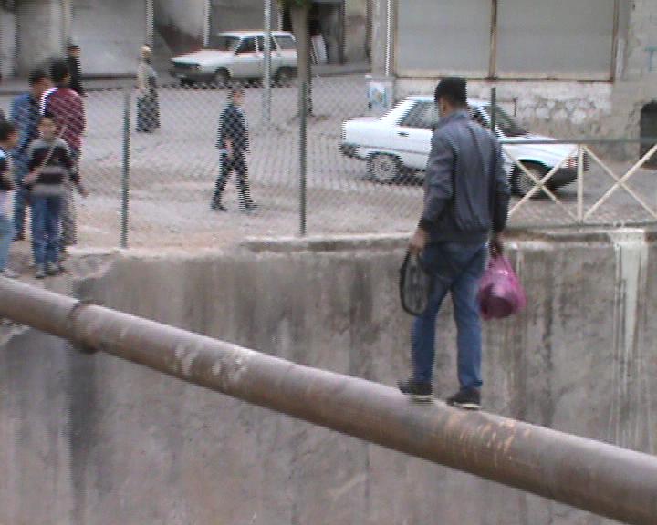Urfa\'nın Sırat Köprüsüne Tel Örgü çektiler